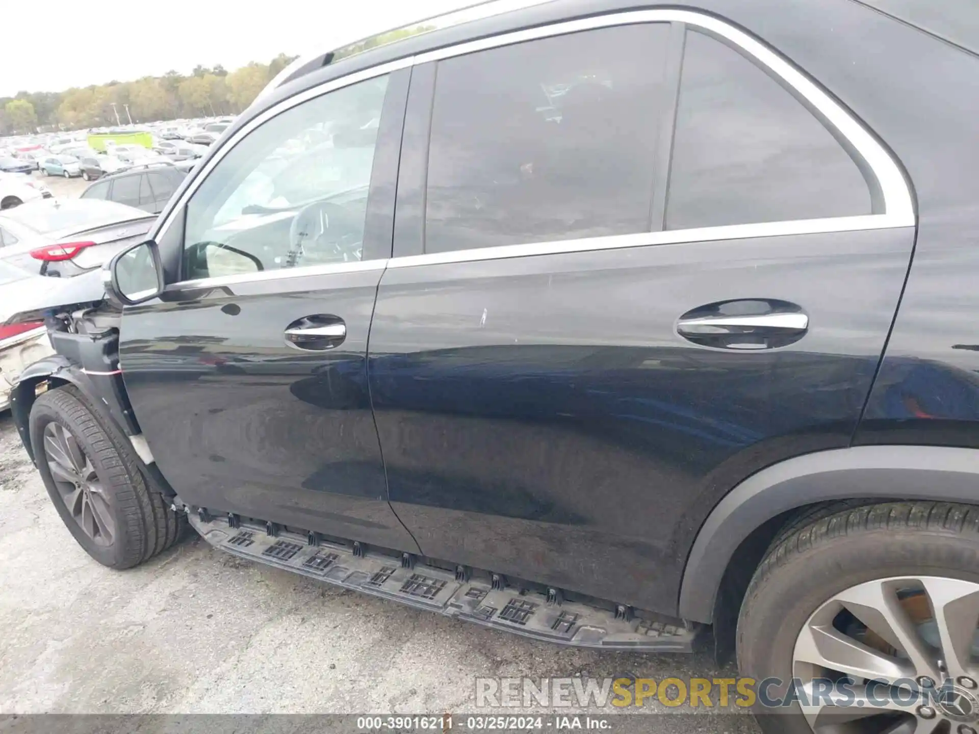 14 Photograph of a damaged car 4JGFB4KE6LA011874 MERCEDES-BENZ GLE 350 2020