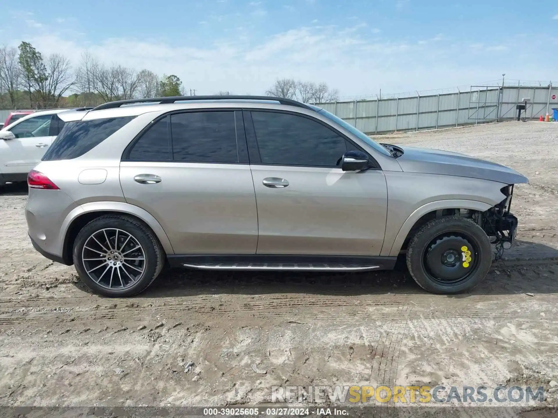 14 Photograph of a damaged car 4JGFB4JB7NA610678 MERCEDES-BENZ GLE 350 2022