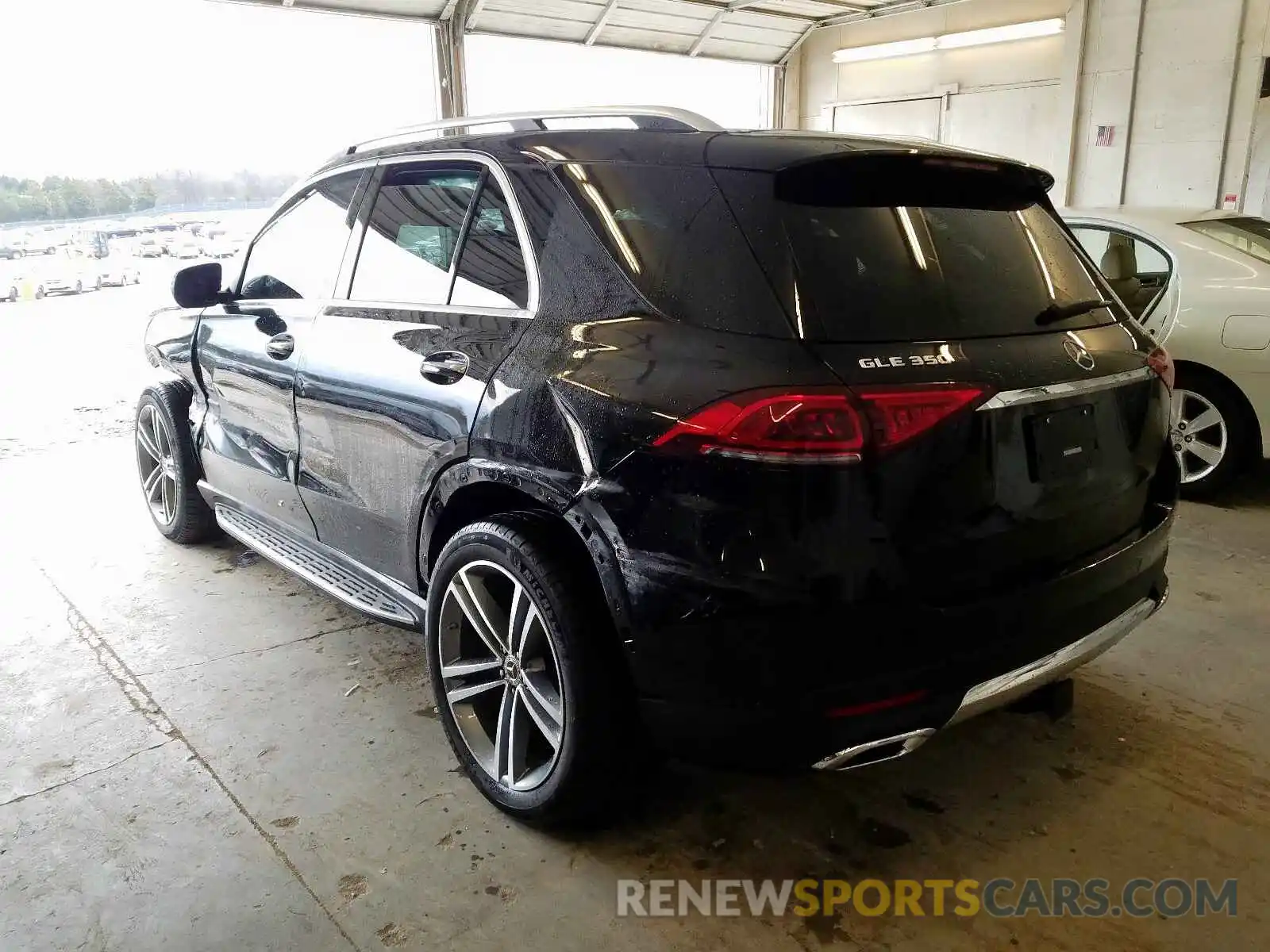 3 Photograph of a damaged car 4JGFB4KB5LA076110 MERCEDES-BENZ GLE 350 4M 2020