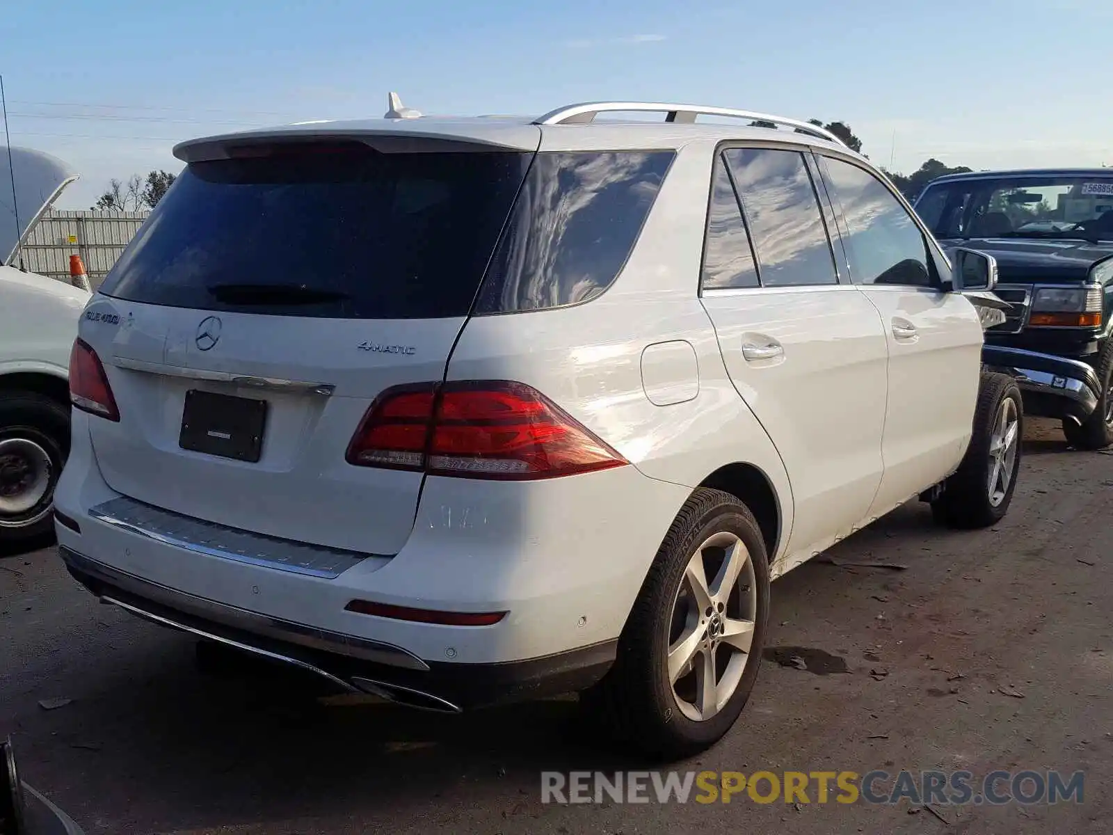 4 Photograph of a damaged car 4JGDA5GB2KB215207 MERCEDES-BENZ GLE 400 4M 2019