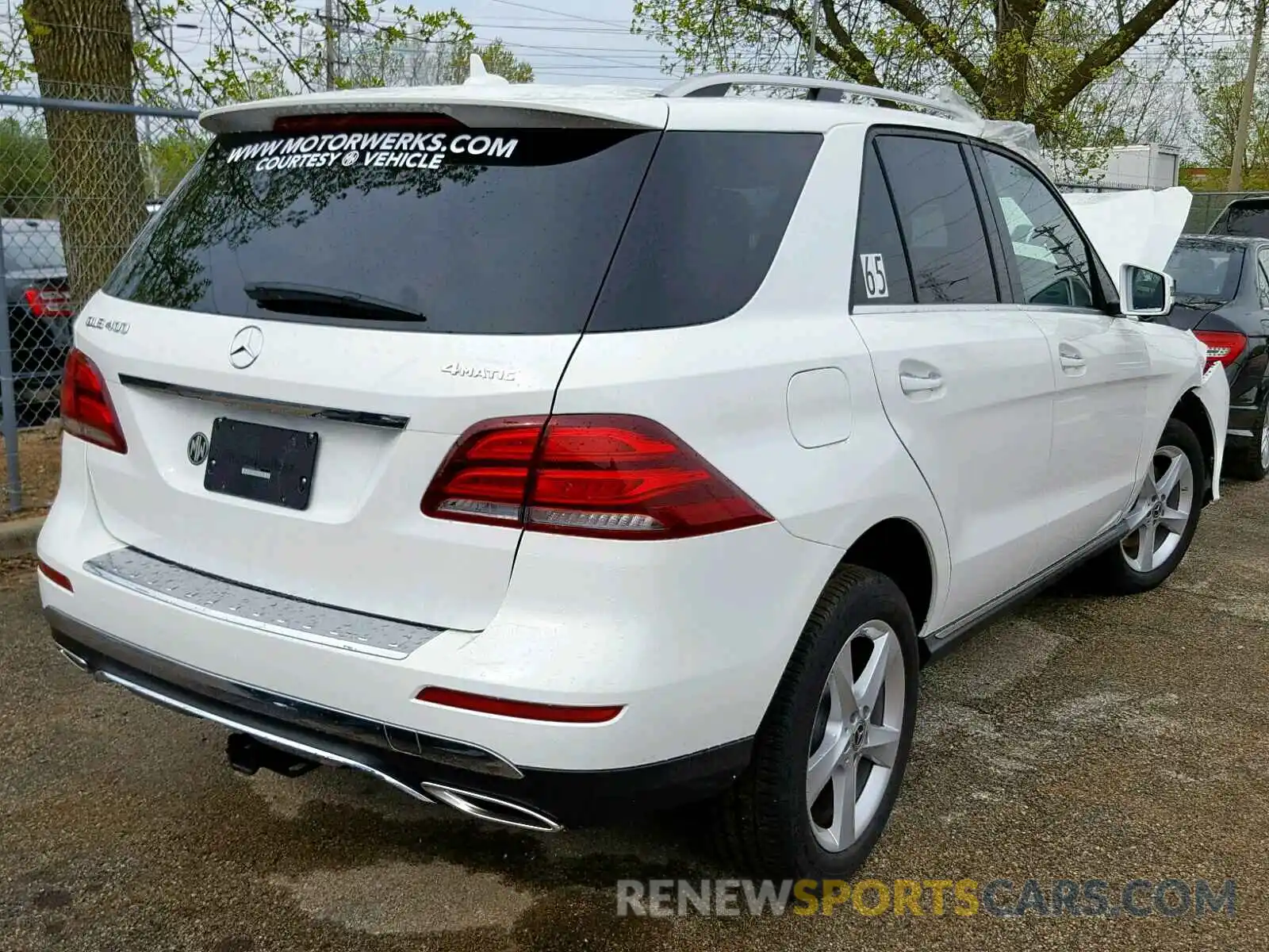 4 Photograph of a damaged car 4JGDA5GB8KB214546 MERCEDES-BENZ GLE 400 4M 2019