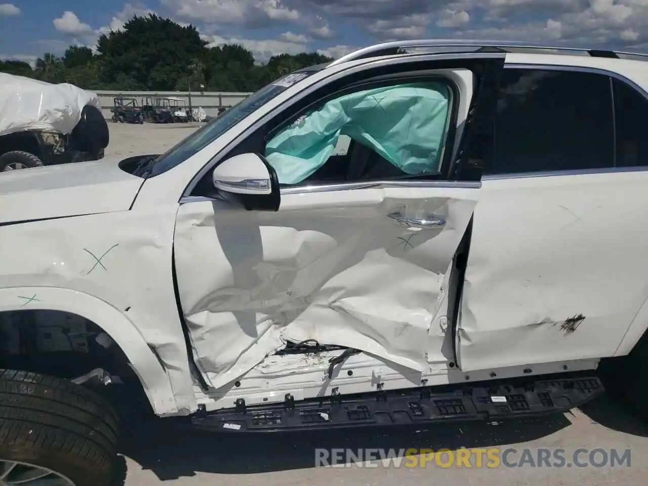 10 Photograph of a damaged car 4JGFB5KB8NA651776 MERCEDES-BENZ GLE 450 2022