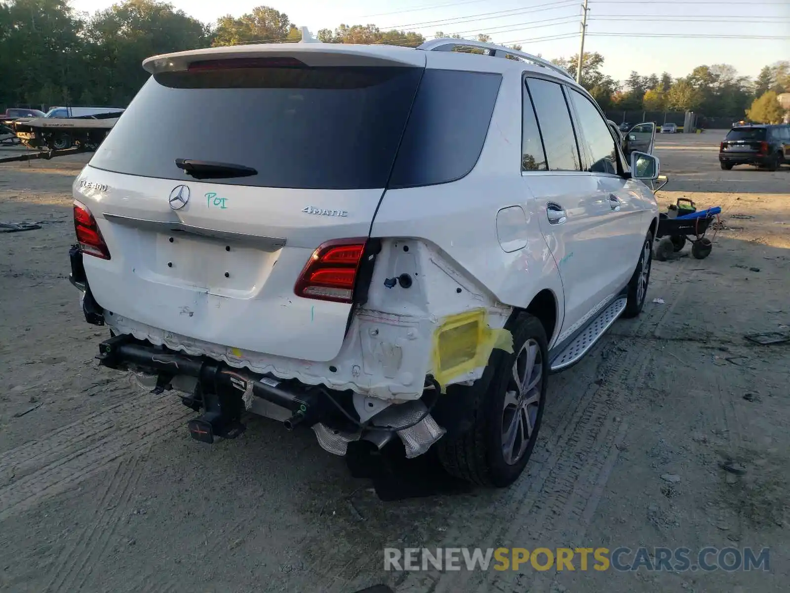 4 Photograph of a damaged car 4JGDA5GB4KB216293 MERCEDES-BENZ GLE-CLASS 2019