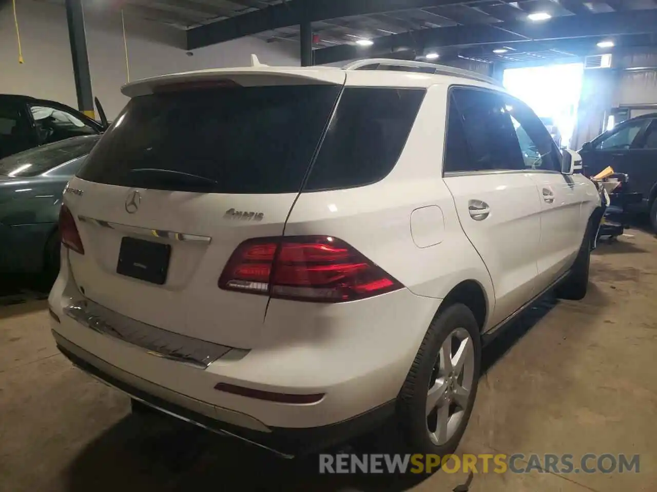 4 Photograph of a damaged car 4JGDA5GB7KB213761 MERCEDES-BENZ GLE-CLASS 2019