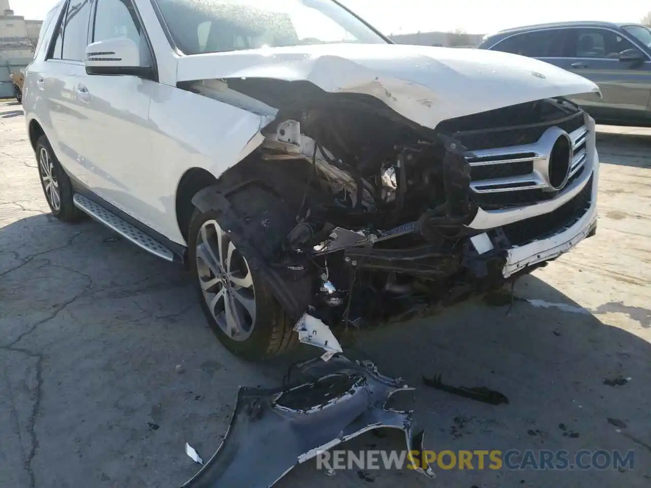 9 Photograph of a damaged car 4JGDA5GB8KB208830 MERCEDES-BENZ GLE-CLASS 2019