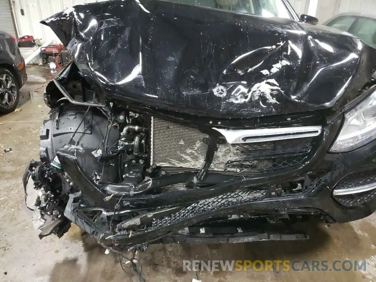 9 Photograph of a damaged car 4JGDA5GBXKB215374 MERCEDES-BENZ GLE-CLASS 2019