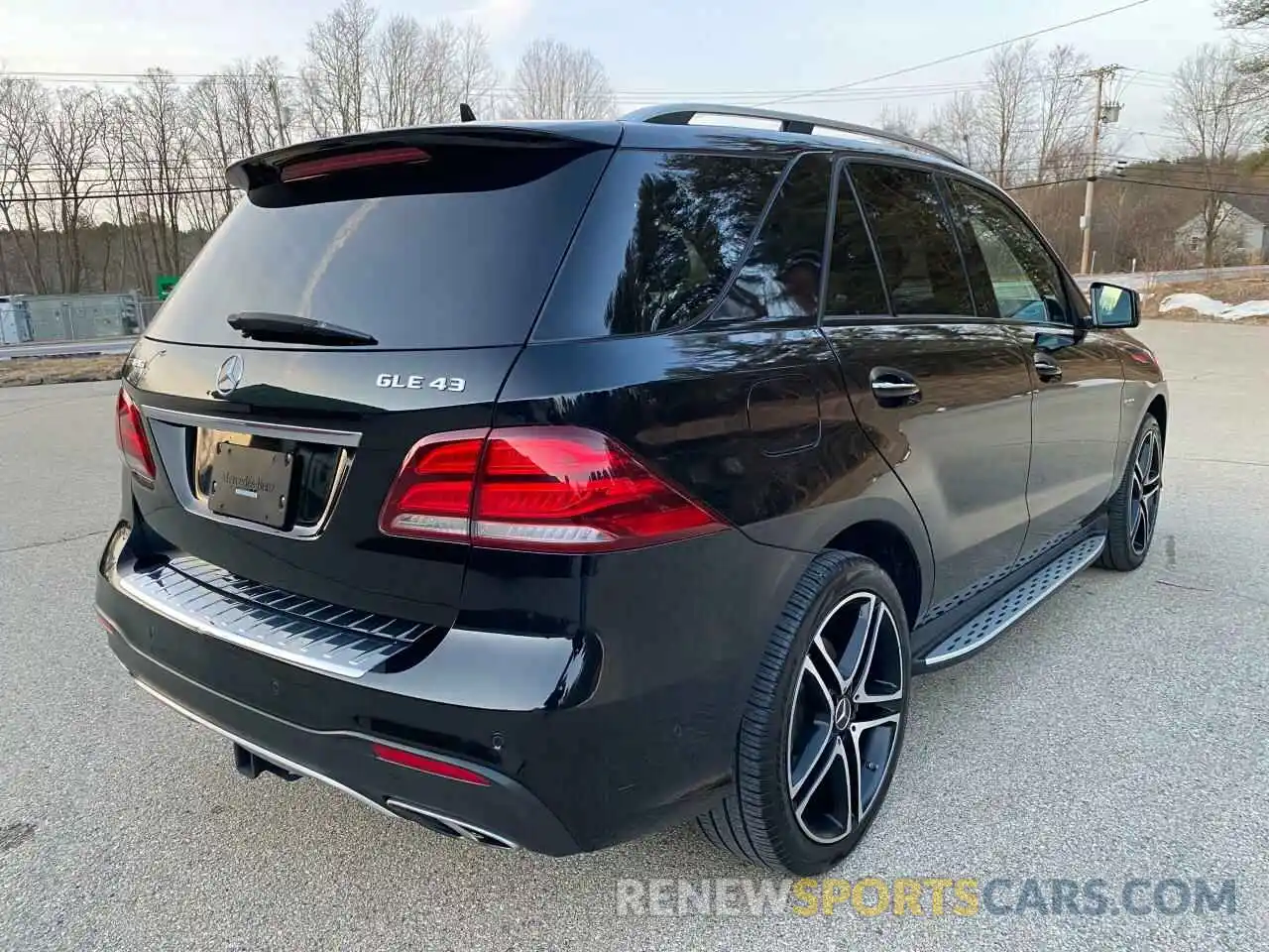 4 Photograph of a damaged car 4JGDA6EB7KB205037 MERCEDES-BENZ GLE-CLASS 2019