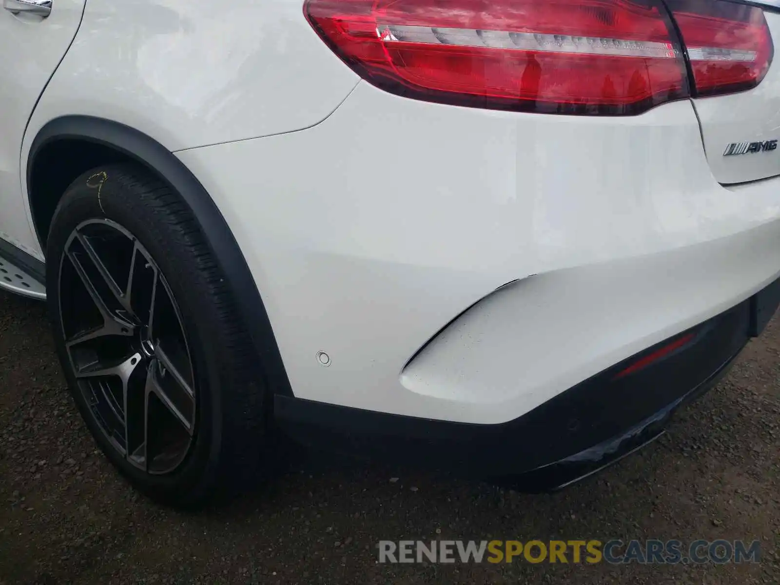 9 Photograph of a damaged car 4JGED6EB1KA138811 MERCEDES-BENZ GLE-CLASS 2019