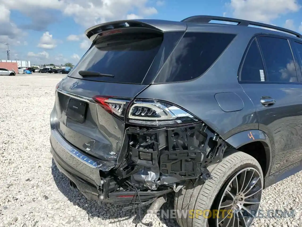 9 Photograph of a damaged car 4JGFB4JB5LA196801 MERCEDES-BENZ GLE-CLASS 2020