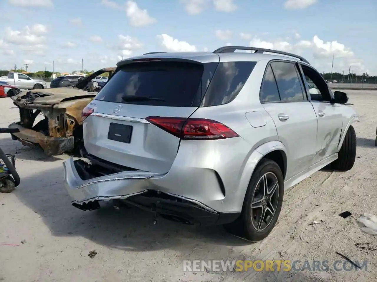 4 Photograph of a damaged car 4JGFB4JB6LA137756 MERCEDES-BENZ GLE-CLASS 2020