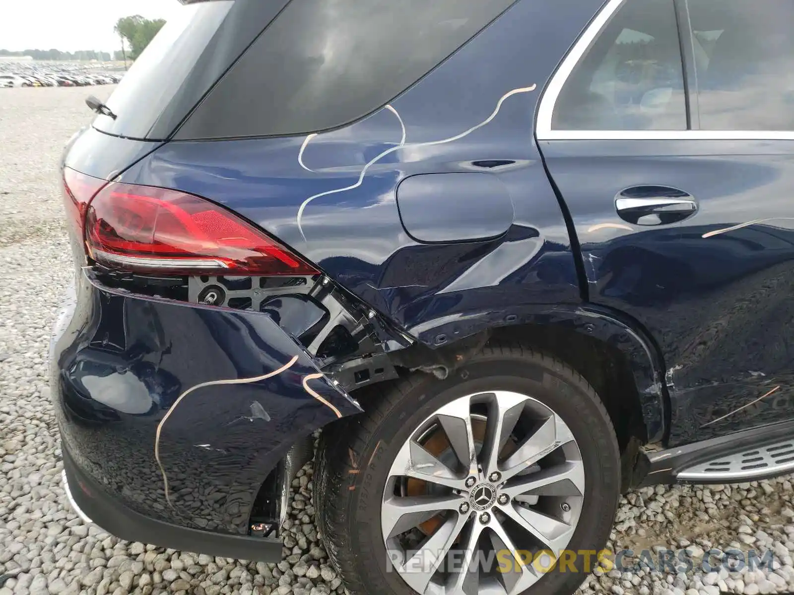 9 Photograph of a damaged car 4JGFB4JB8LA242959 MERCEDES-BENZ GLE-CLASS 2020