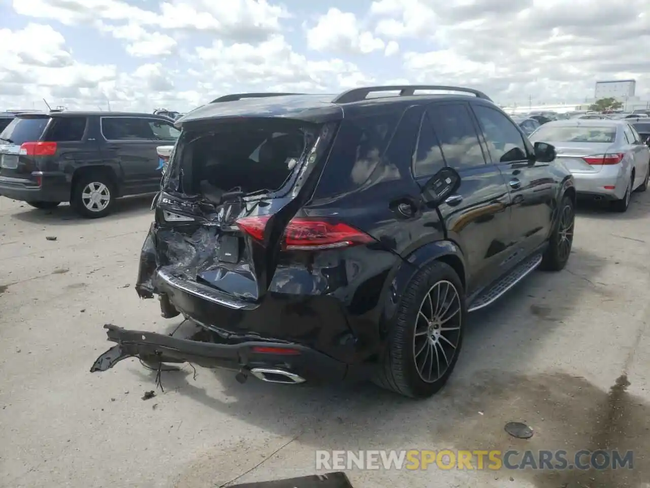 4 Photograph of a damaged car 4JGFB4JBXLA117459 MERCEDES-BENZ GLE-CLASS 2020