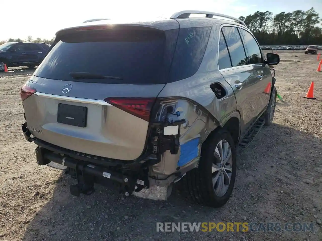 4 Photograph of a damaged car 4JGFB4JBXLA135993 MERCEDES-BENZ GLE-CLASS 2020