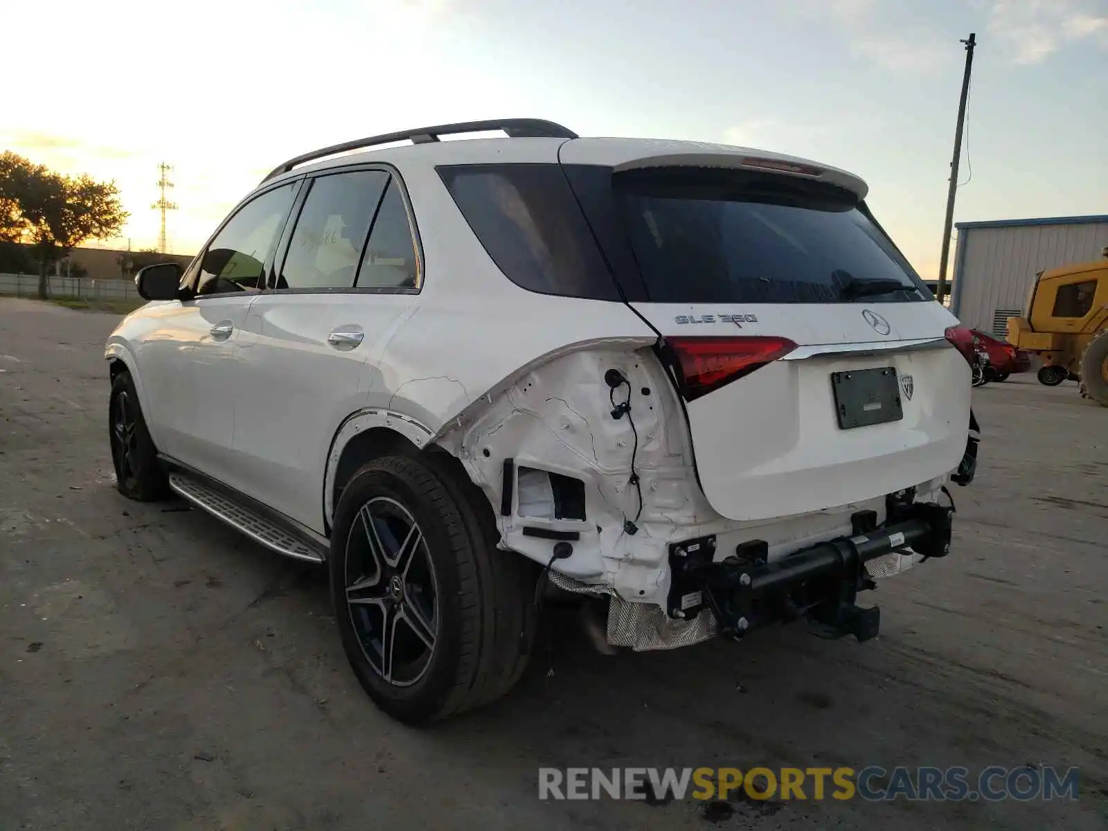 3 Photograph of a damaged car 4JGFB4JE6LA220324 MERCEDES-BENZ GLE-CLASS 2020