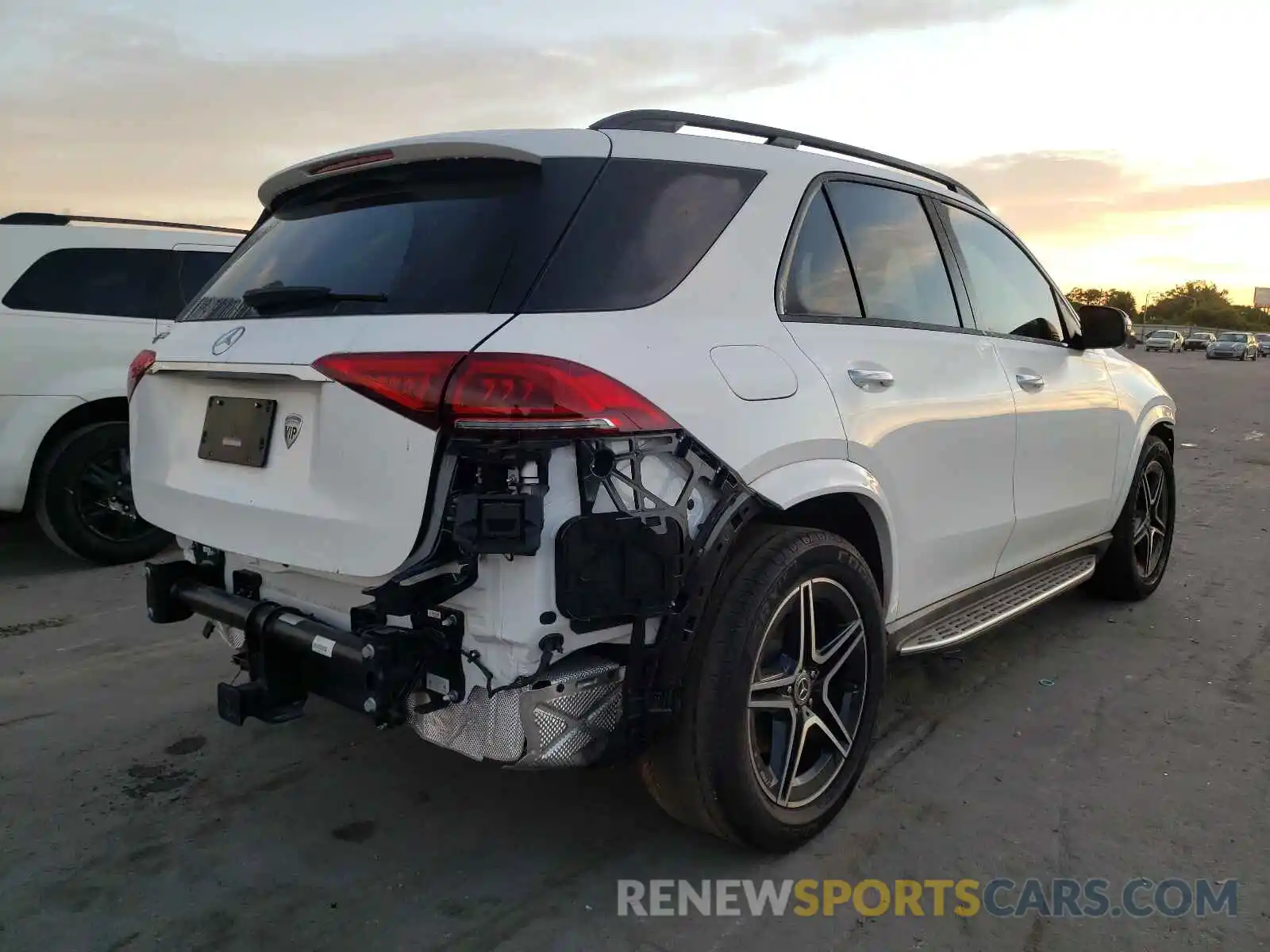 4 Photograph of a damaged car 4JGFB4JE6LA220324 MERCEDES-BENZ GLE-CLASS 2020