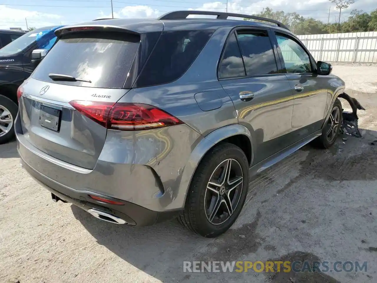 4 Photograph of a damaged car 4JGFB4KB0LA008331 MERCEDES-BENZ GLE-CLASS 2020