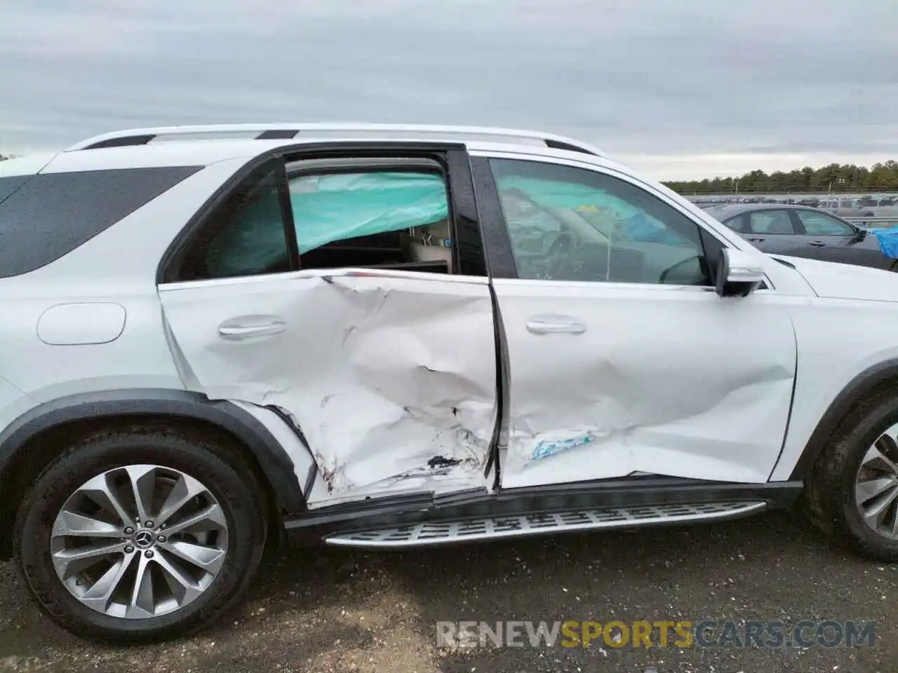 9 Photograph of a damaged car 4JGFB4KB0LA063801 MERCEDES-BENZ GLE-CLASS 2020