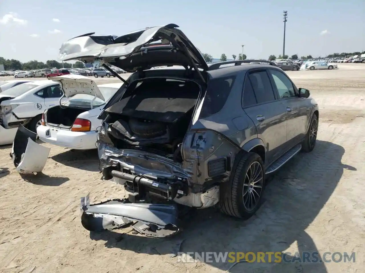 4 Photograph of a damaged car 4JGFB4KB1LA101231 MERCEDES-BENZ GLE-CLASS 2020