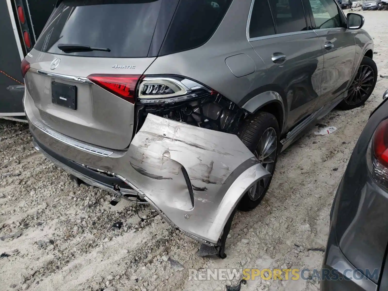 9 Photograph of a damaged car 4JGFB4KB1LA153779 MERCEDES-BENZ GLE-CLASS 2020