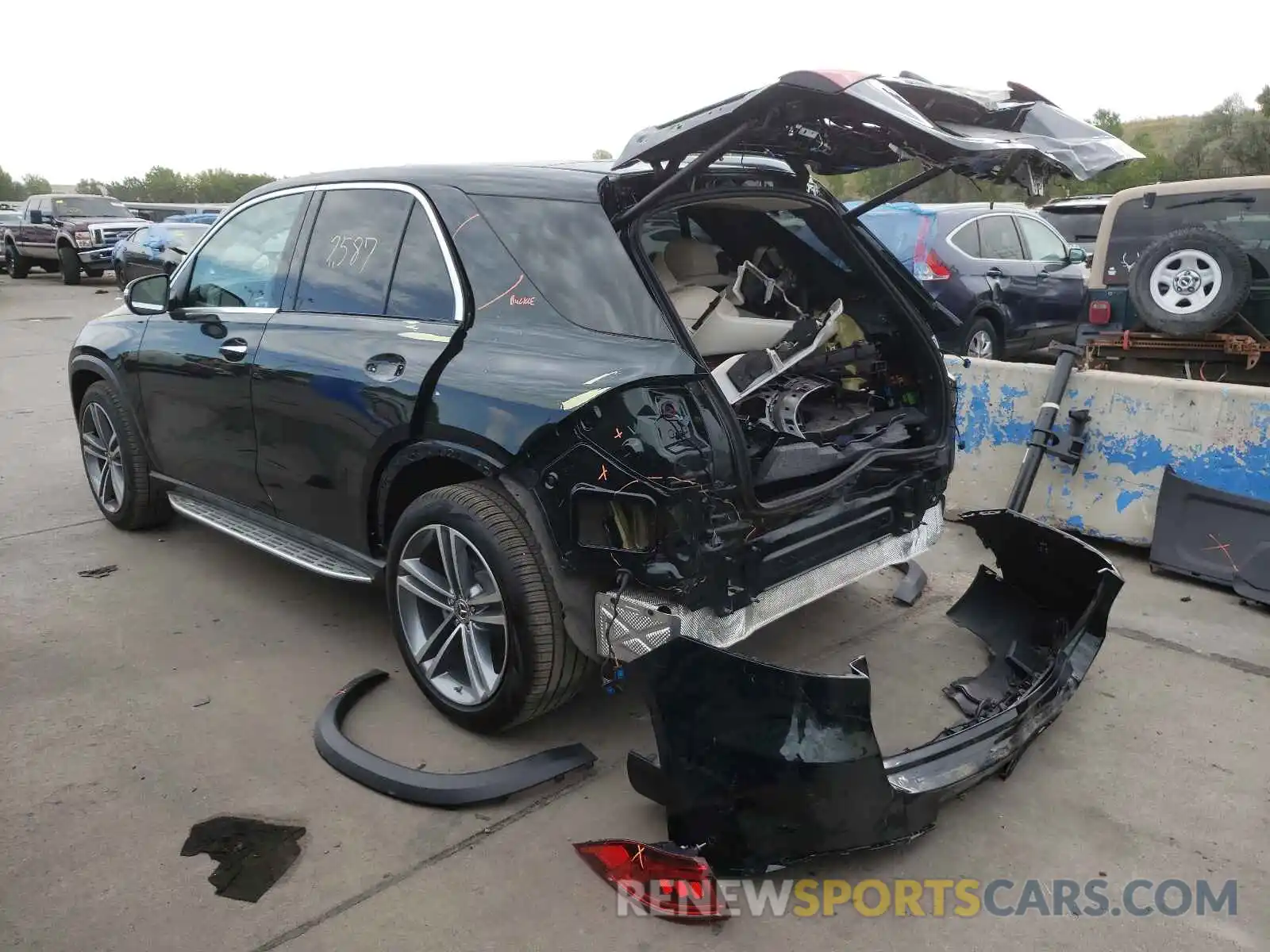 3 Photograph of a damaged car 4JGFB4KB1LA180223 MERCEDES-BENZ GLE-CLASS 2020