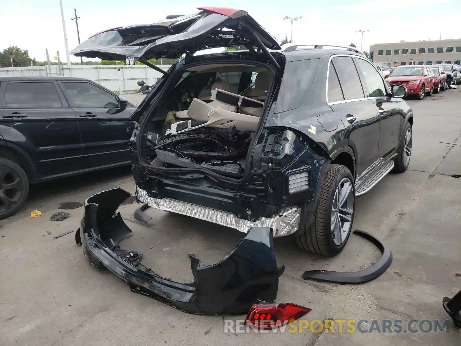 4 Photograph of a damaged car 4JGFB4KB1LA180223 MERCEDES-BENZ GLE-CLASS 2020