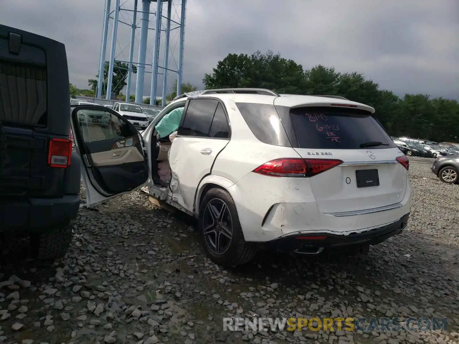 3 Photograph of a damaged car 4JGFB4KB1LA214385 MERCEDES-BENZ GLE-CLASS 2020