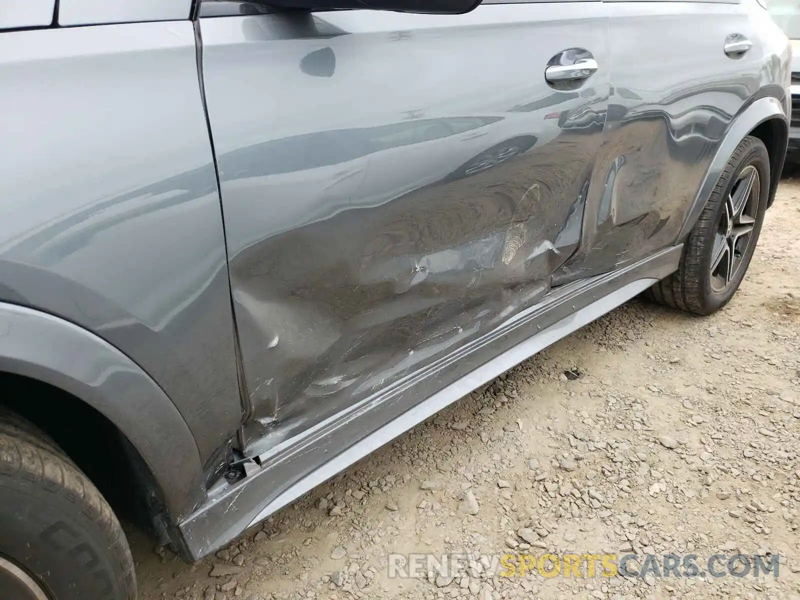 9 Photograph of a damaged car 4JGFB4KB4LA007585 MERCEDES-BENZ GLE-CLASS 2020