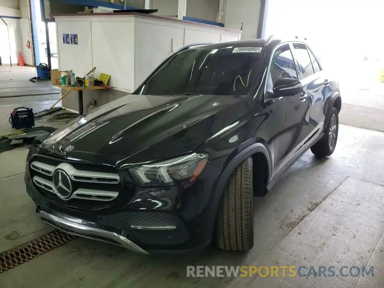 2 Photograph of a damaged car 4JGFB4KB8LA218465 MERCEDES-BENZ GLE-CLASS 2020