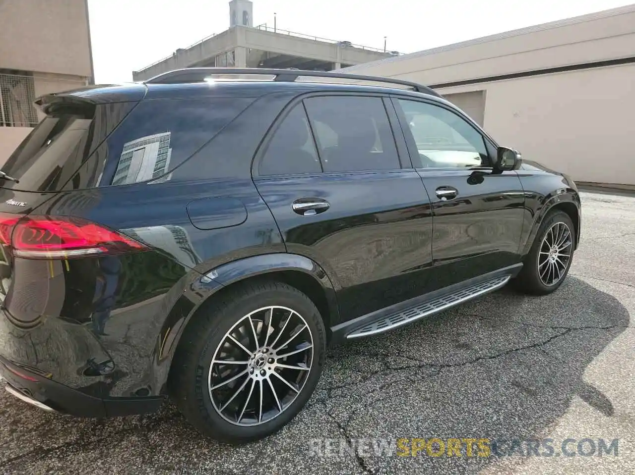 4 Photograph of a damaged car 4JGFB5KB4LA057666 MERCEDES-BENZ GLE-CLASS 2020