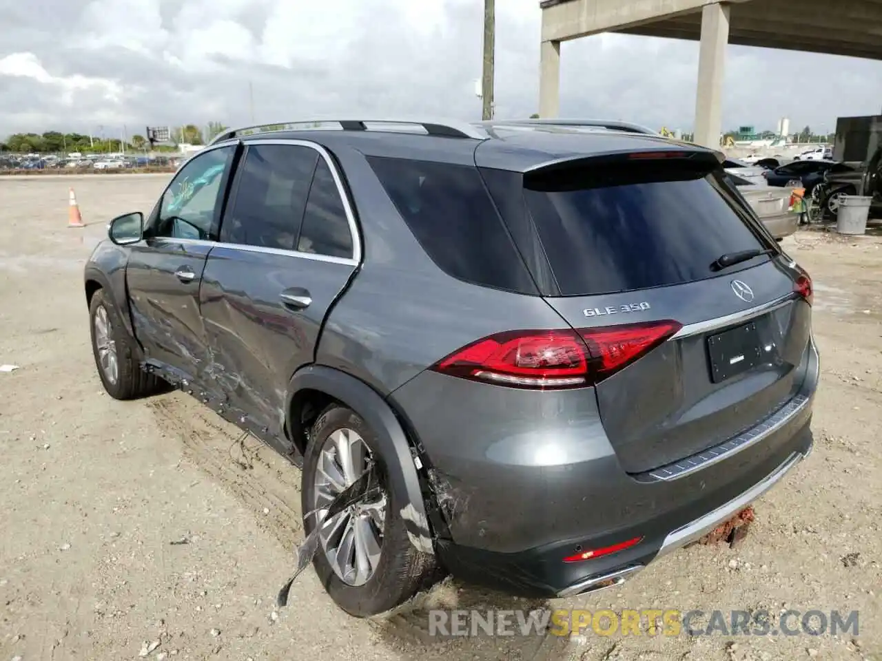 3 Photograph of a damaged car 4JGFB4KB0MA552569 MERCEDES-BENZ GLE-CLASS 2021