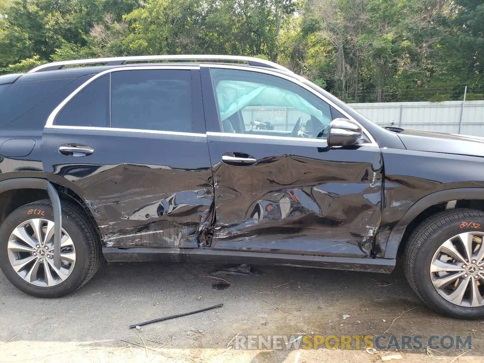 9 Photograph of a damaged car 4JGFB4KB1MA323804 MERCEDES-BENZ GLE-CLASS 2021