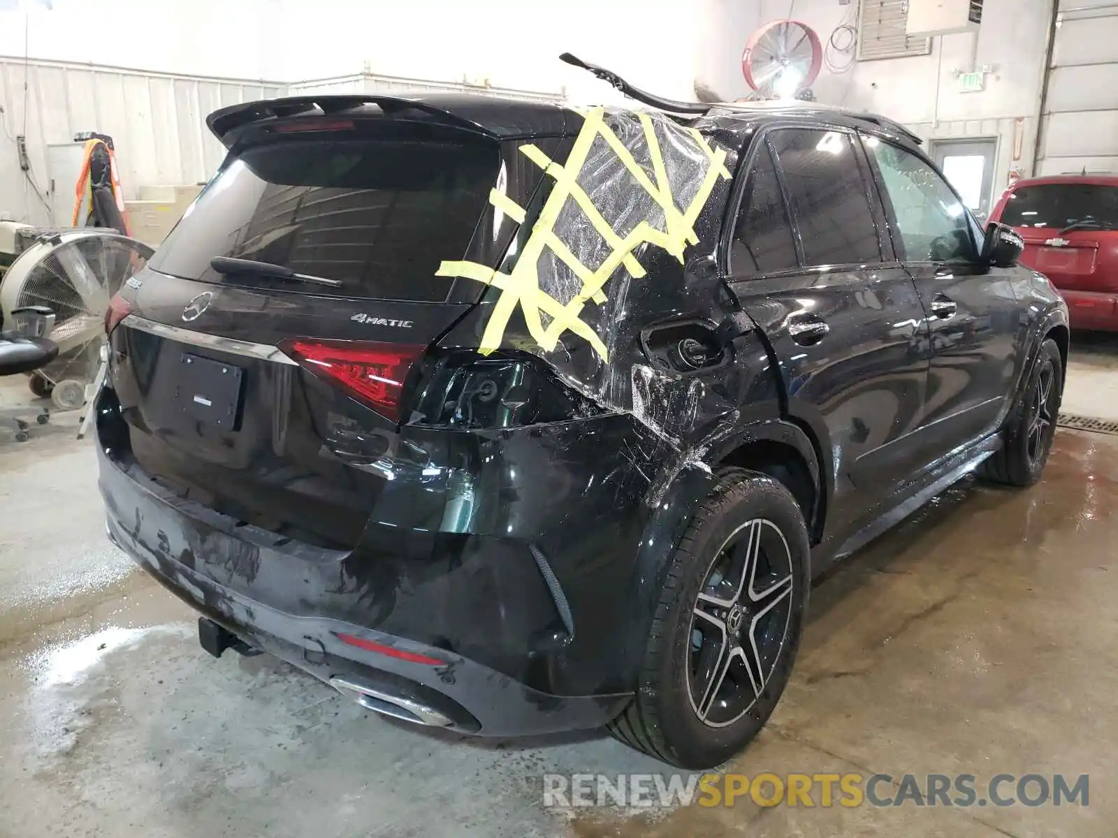 4 Photograph of a damaged car 4JGFB4KB6MA413627 MERCEDES-BENZ GLE-CLASS 2021