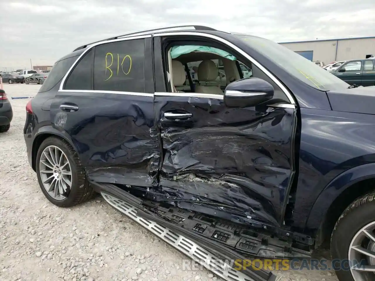 9 Photograph of a damaged car 4JGFB5KB2MA383144 MERCEDES-BENZ GLE-CLASS 2021