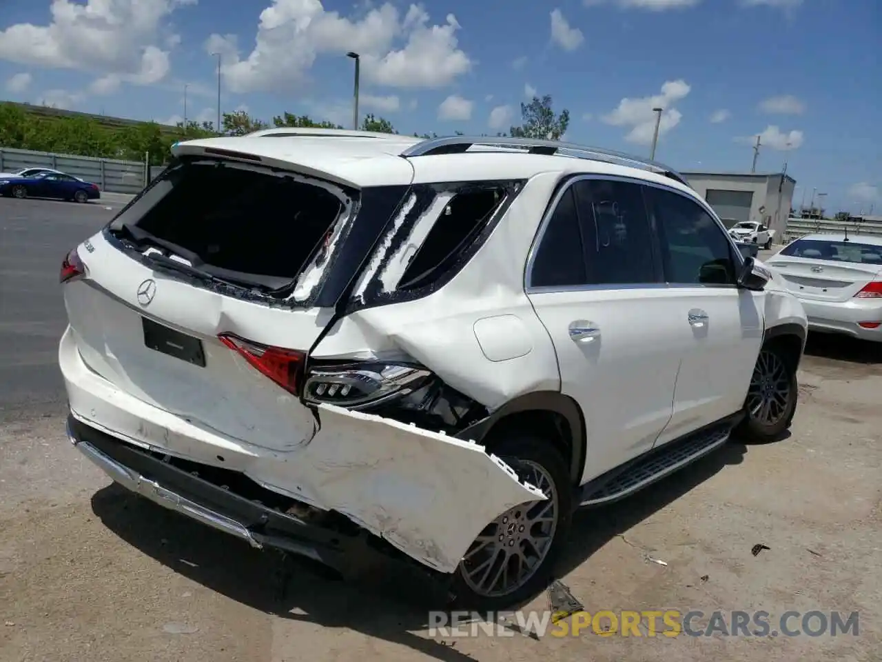 4 Photograph of a damaged car 4JGFB4JB5NA701481 MERCEDES-BENZ GLE-CLASS 2022