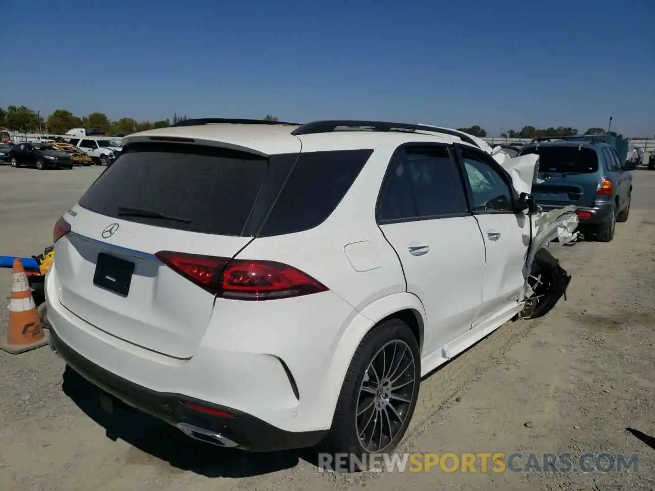 4 Photograph of a damaged car 4JGFB4JB5NA773667 MERCEDES-BENZ GLE-CLASS 2022