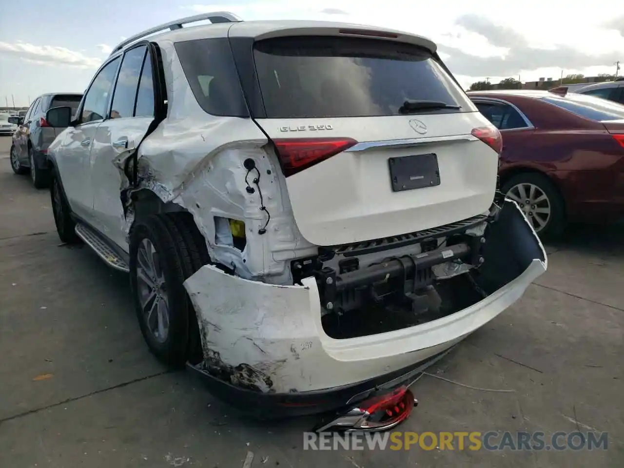 3 Photograph of a damaged car 4JGFB4JBXNA673922 MERCEDES-BENZ GLE-CLASS 2022