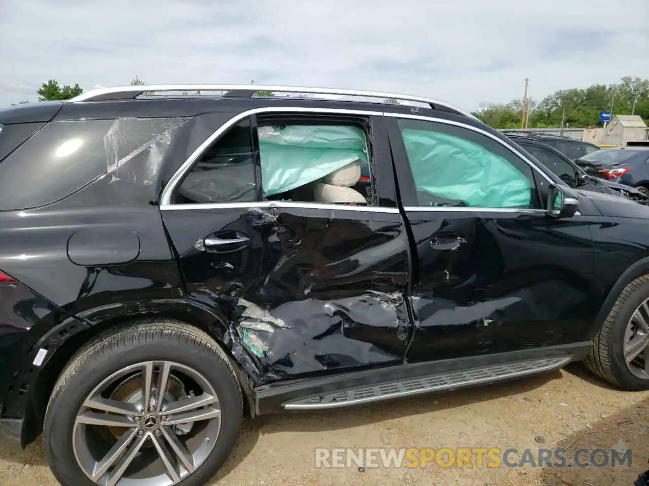 9 Photograph of a damaged car 4JGFB4KB4NA665040 MERCEDES-BENZ GLE-CLASS 2022