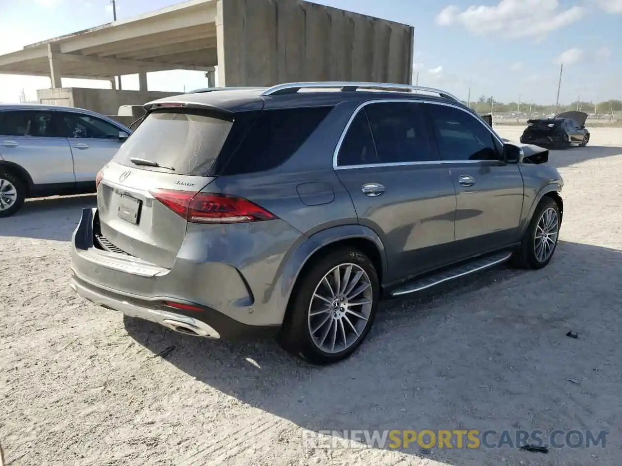 4 Photograph of a damaged car 4JGFB5KB6NA618985 MERCEDES-BENZ GLE-CLASS 2022