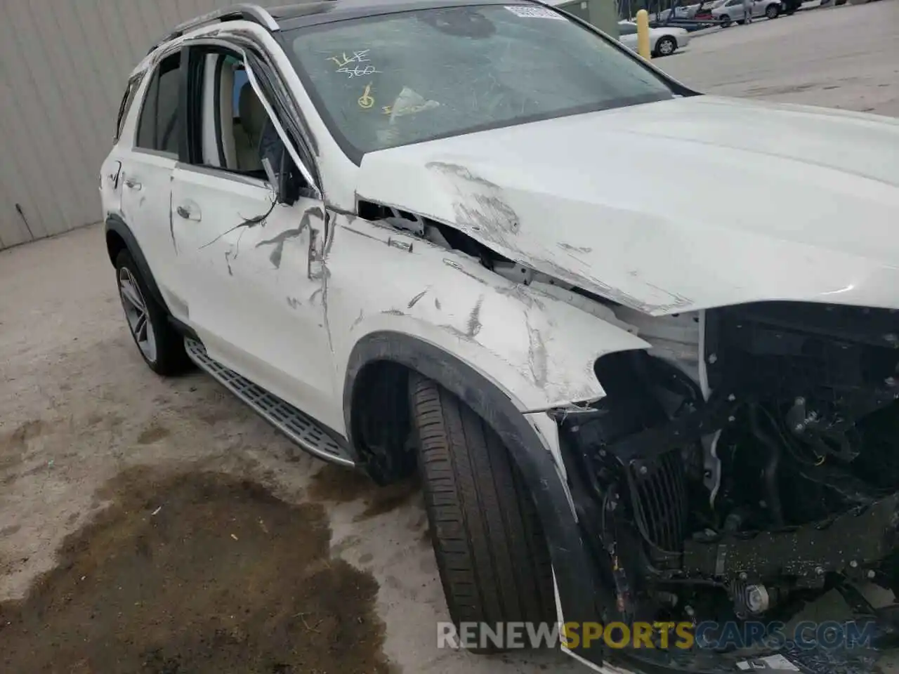 9 Photograph of a damaged car 4JGFB5KB7NA736821 MERCEDES-BENZ GLE-CLASS 2022