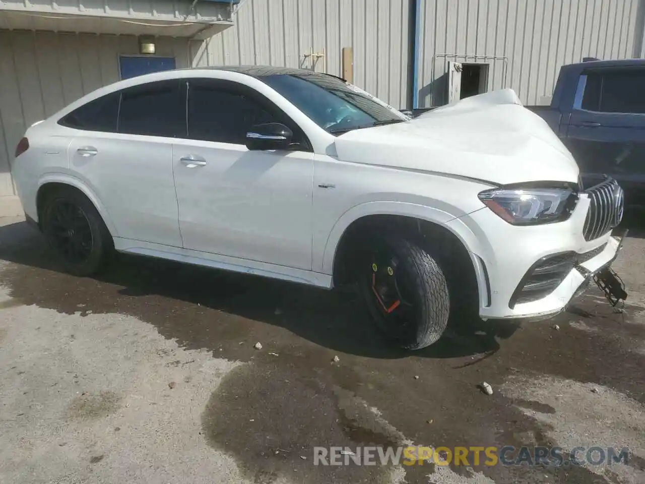 4 Photograph of a damaged car 4JGFD6BB5NA665571 MERCEDES-BENZ GLE-CLASS 2022