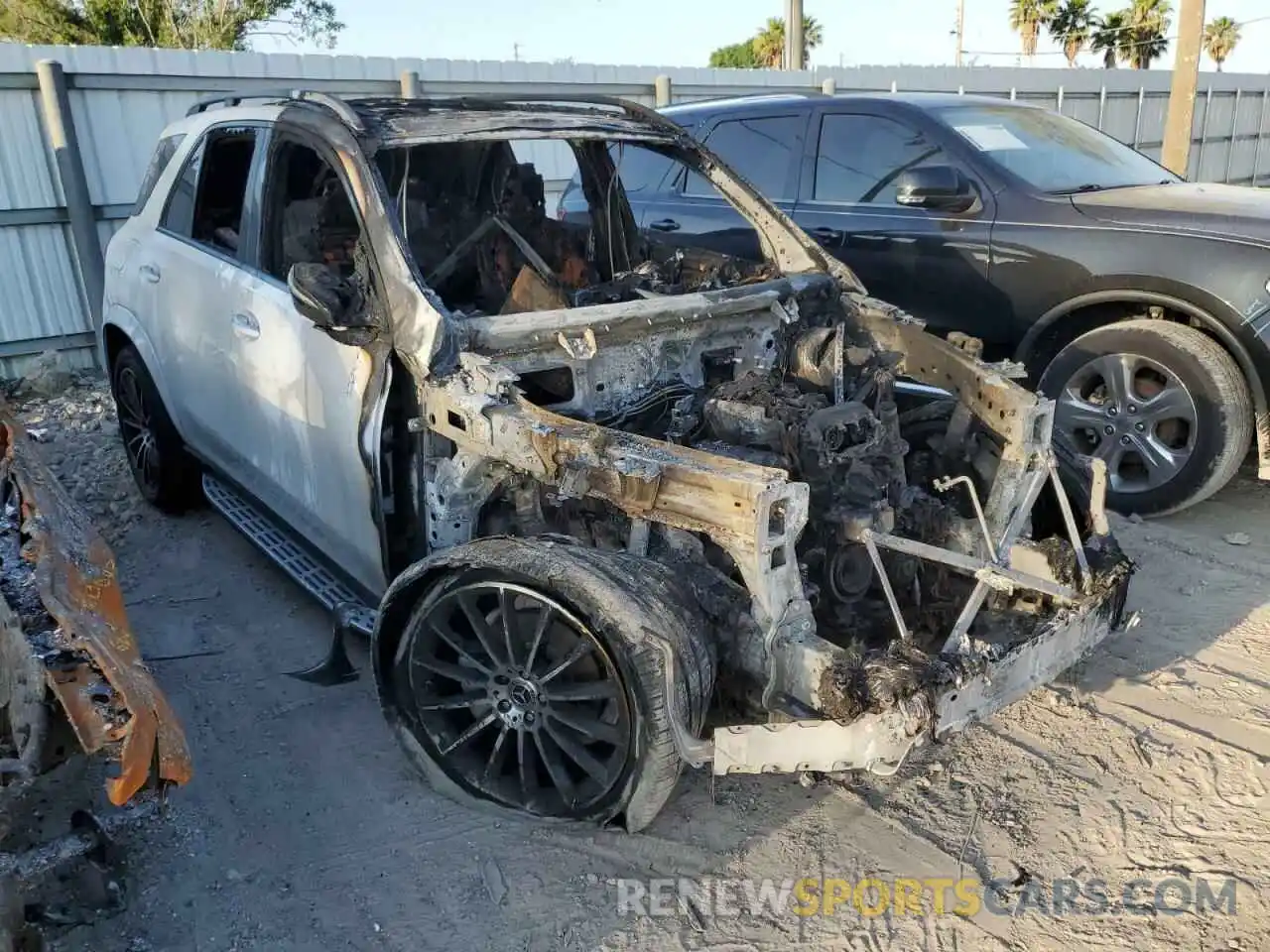 4 Photograph of a damaged car 4JGFB4KB9PA911311 MERCEDES-BENZ GLE-CLASS 2023