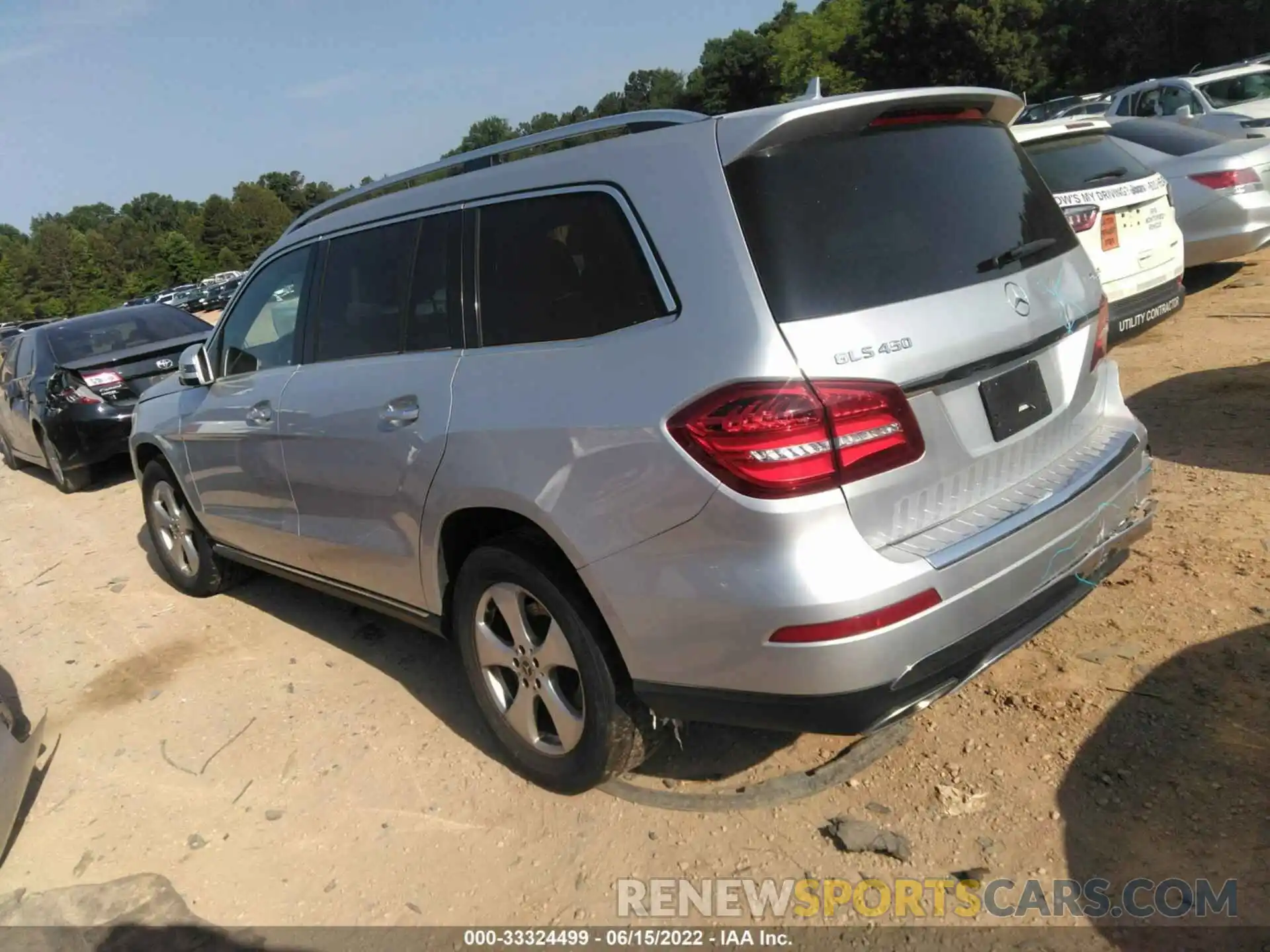 3 Photograph of a damaged car 4JGDF6EE0KB220555 MERCEDES-BENZ GLS 2019