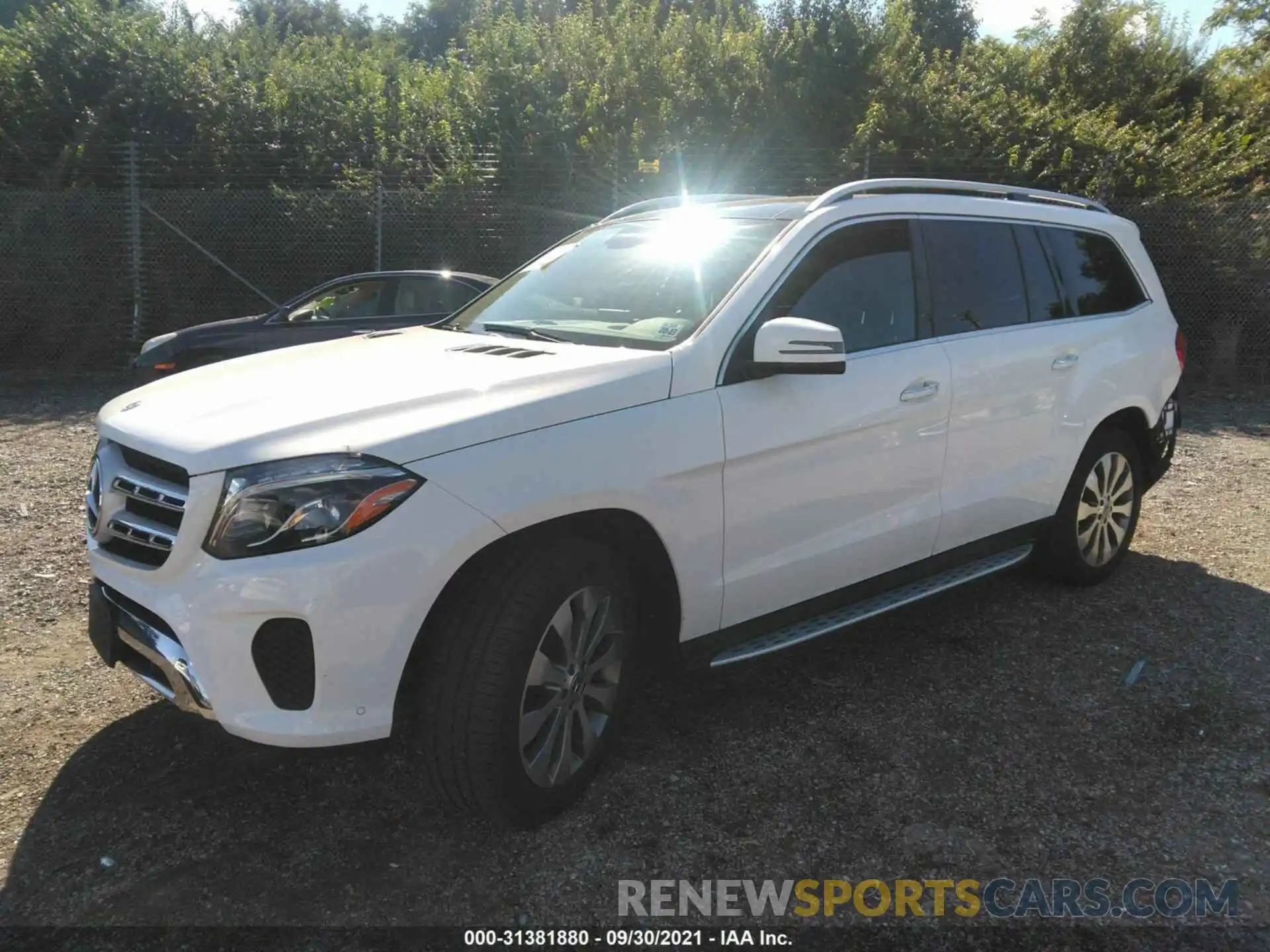 2 Photograph of a damaged car 4JGDF6EE1KB198680 MERCEDES-BENZ GLS 2019