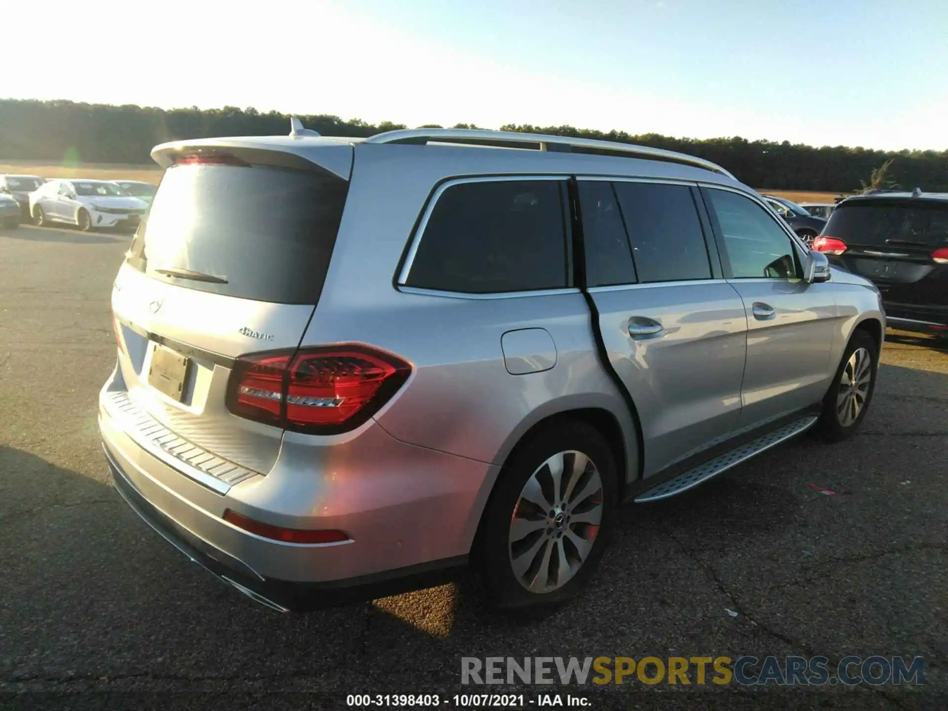 4 Photograph of a damaged car 4JGDF6EE1KB233833 MERCEDES-BENZ GLS 2019