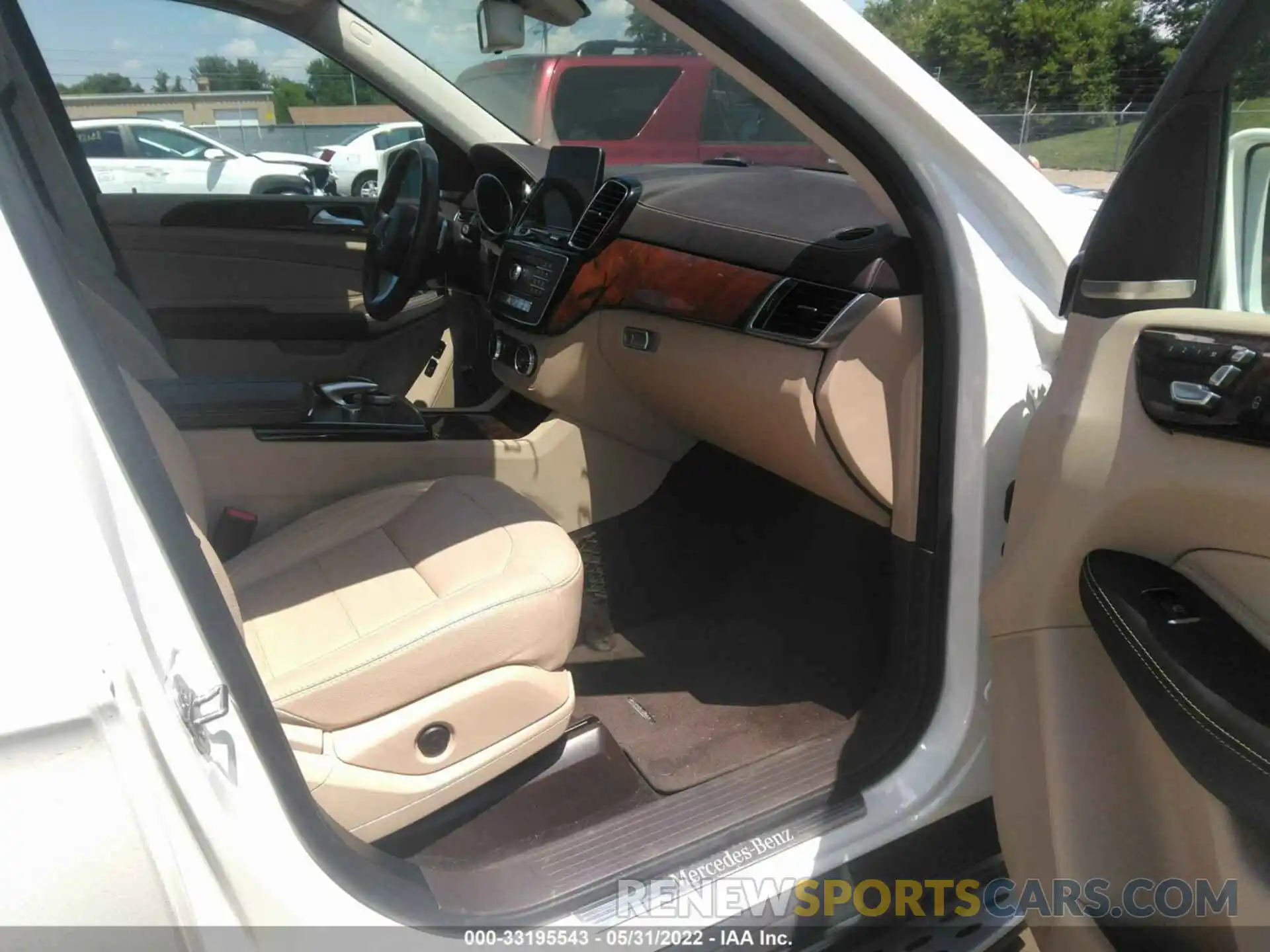 5 Photograph of a damaged car 4JGDF6EE1KB241463 MERCEDES-BENZ GLS 2019