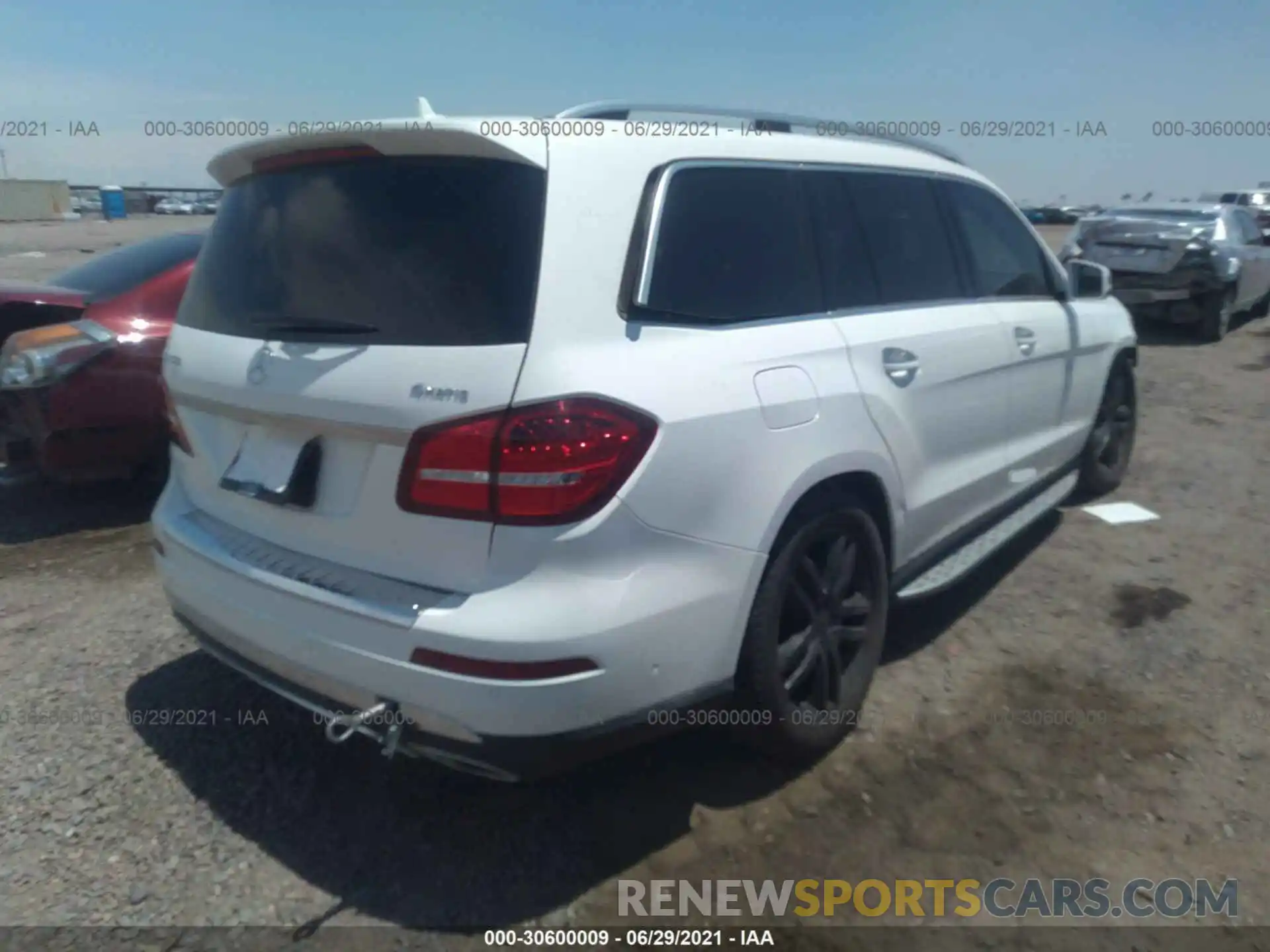 4 Photograph of a damaged car 4JGDF6EE5KB240882 MERCEDES-BENZ GLS 2019