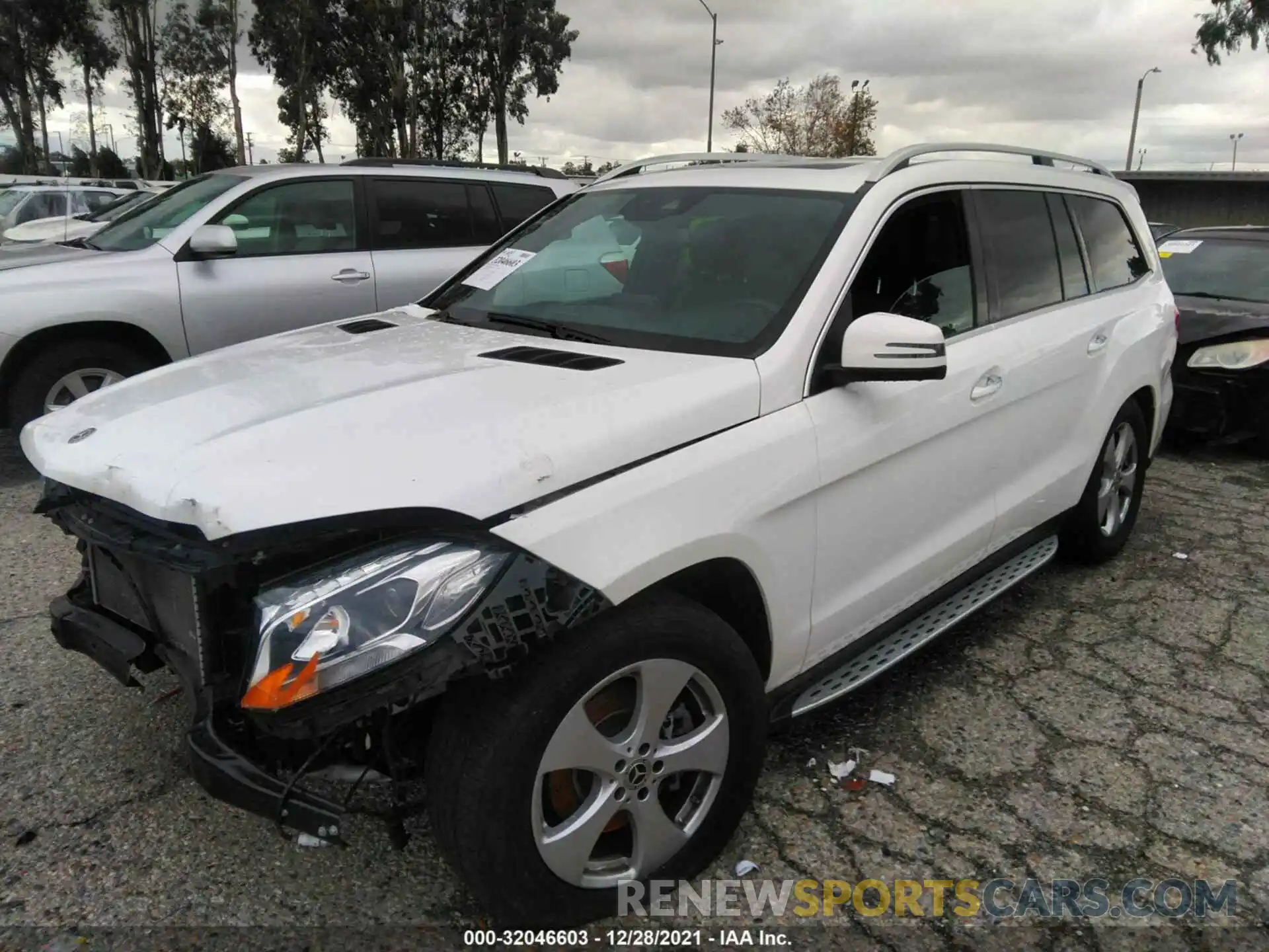 2 Photograph of a damaged car 4JGDF6EE8KB233313 MERCEDES-BENZ GLS 2019