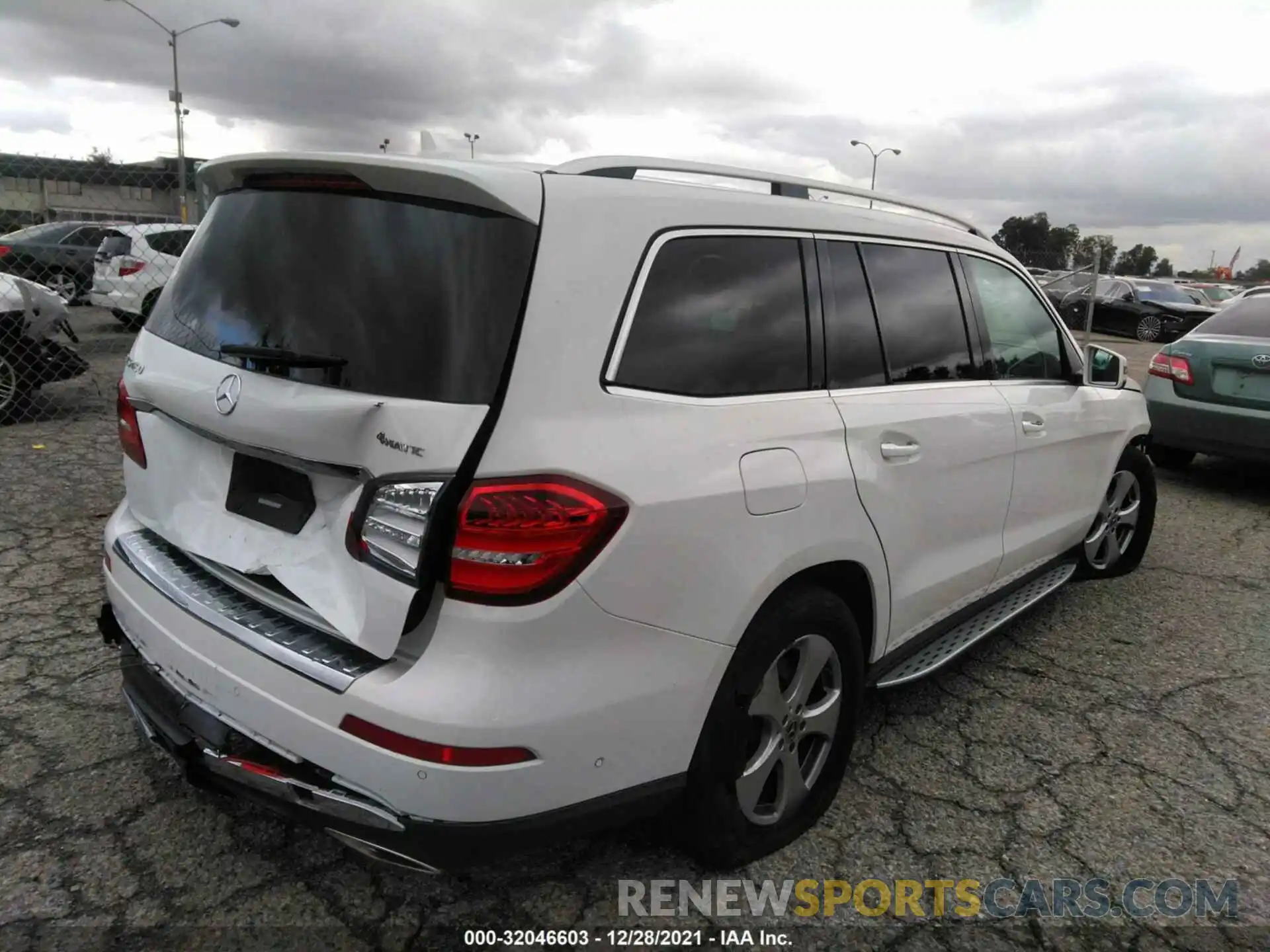 4 Photograph of a damaged car 4JGDF6EE8KB233313 MERCEDES-BENZ GLS 2019