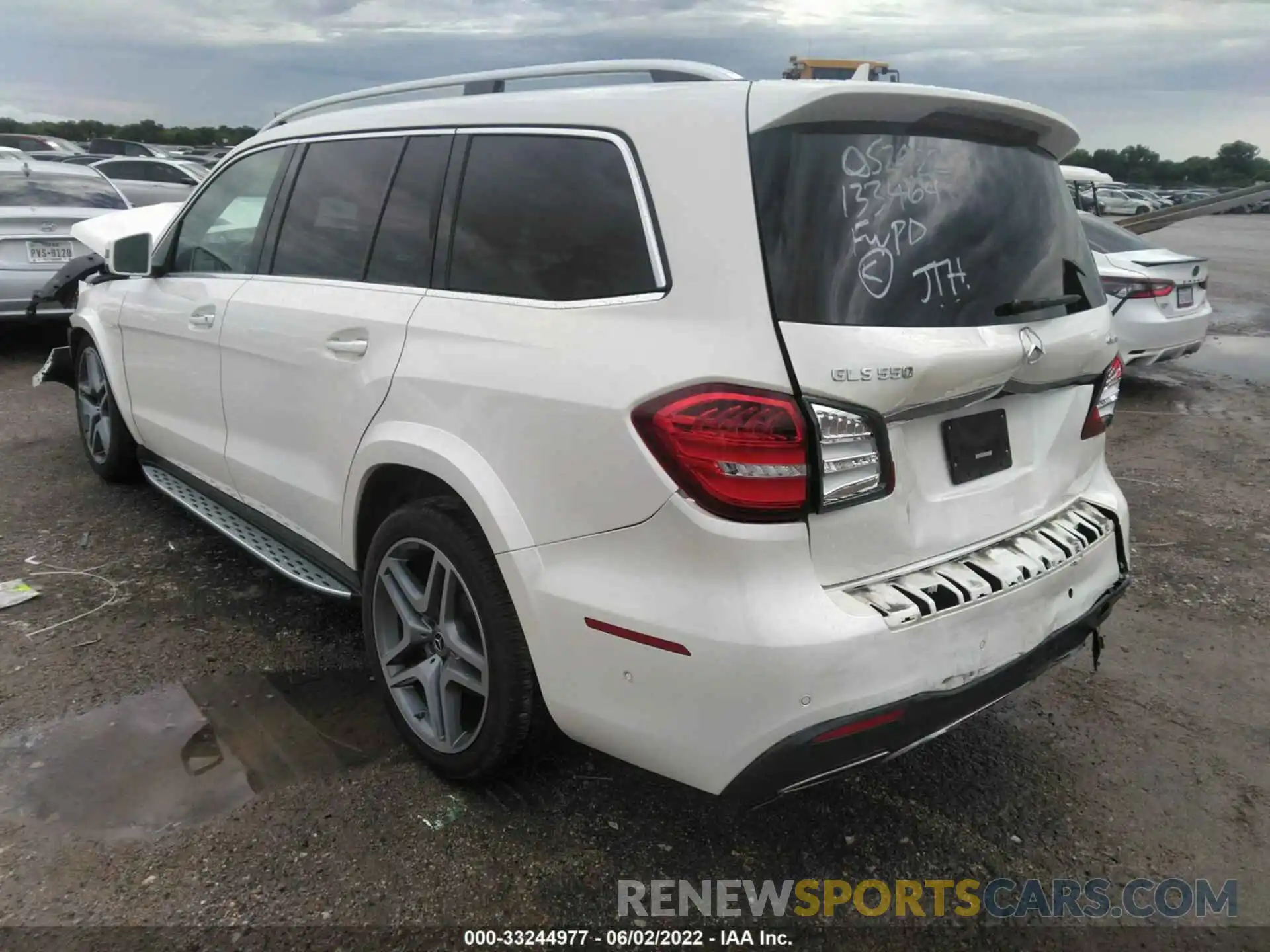 3 Photograph of a damaged car 4JGDF7DE5KB200910 MERCEDES-BENZ GLS 2019