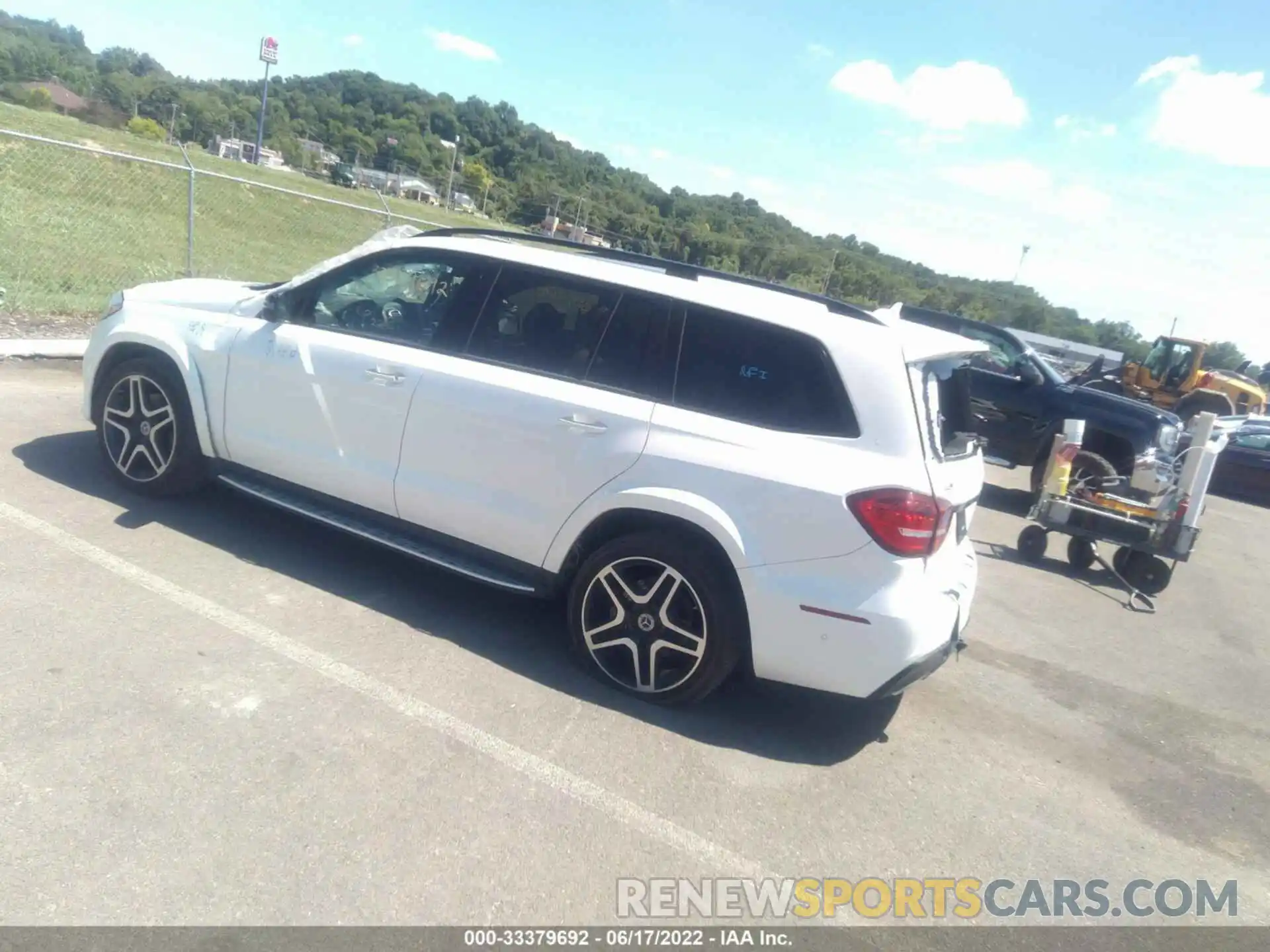 3 Photograph of a damaged car 4JGDF7DE9KB186011 MERCEDES-BENZ GLS 2019